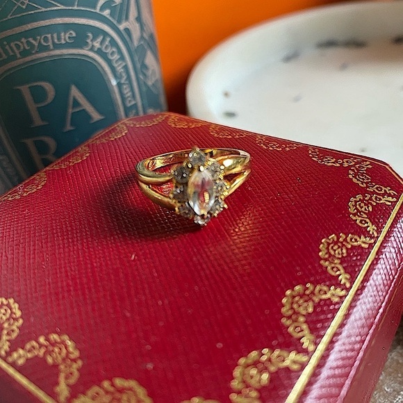 𝅺beautiful gold tone sparkly ring size 6.5 - Picture 5 of 13